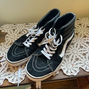 Black high top skating vans